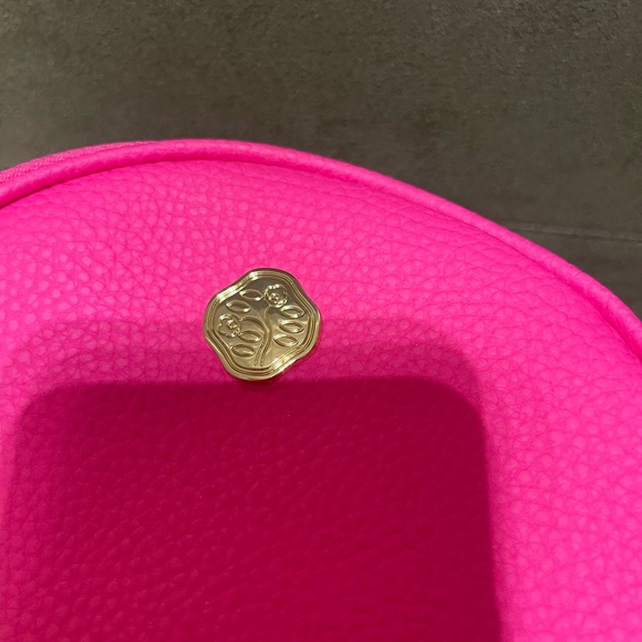 New Shiseido cosmetics bag.  One size. - Picture 2 of 3